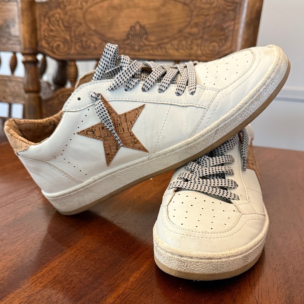 ShuShop White and Brown Star Sneakers